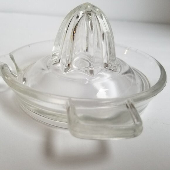 Vintage Small Clear Glass Juice Reamer Flat Thumb Rest (L12) - Picture 6 of 10